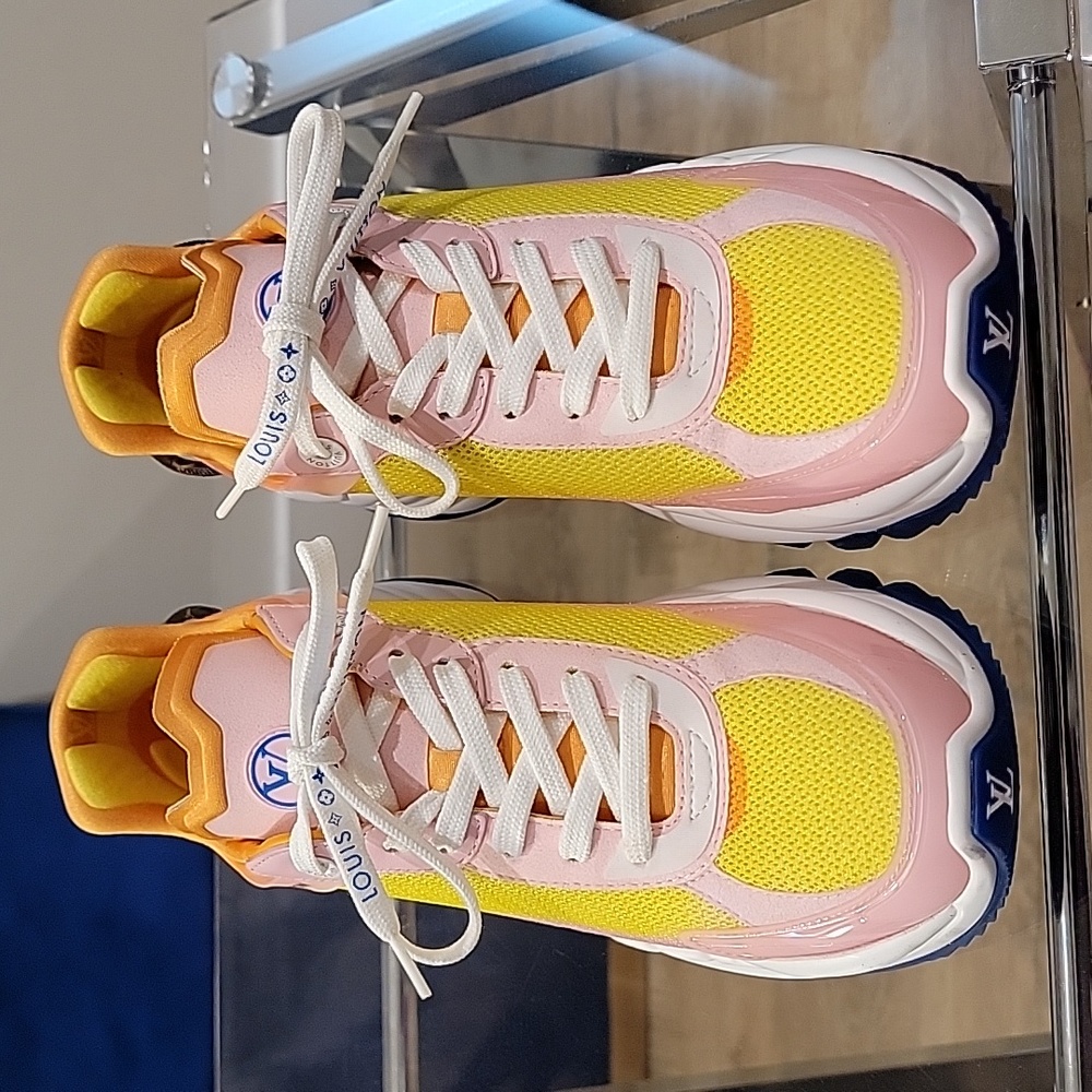 Louis Vuitton Run 55 Sneaker Rose/Orange Size 39